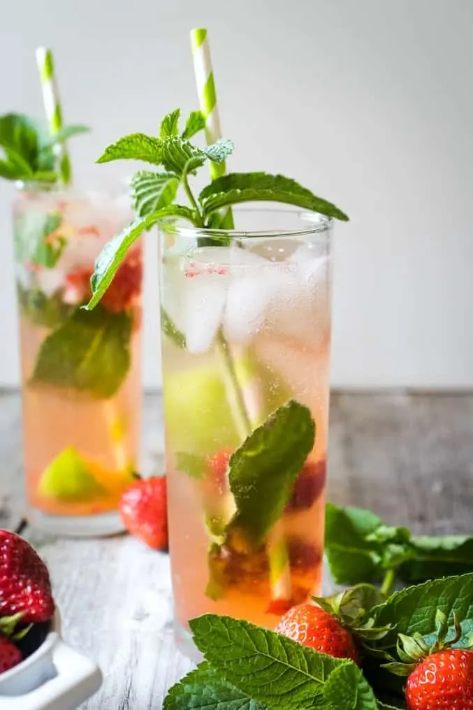 Skinny Strawberry Mojito