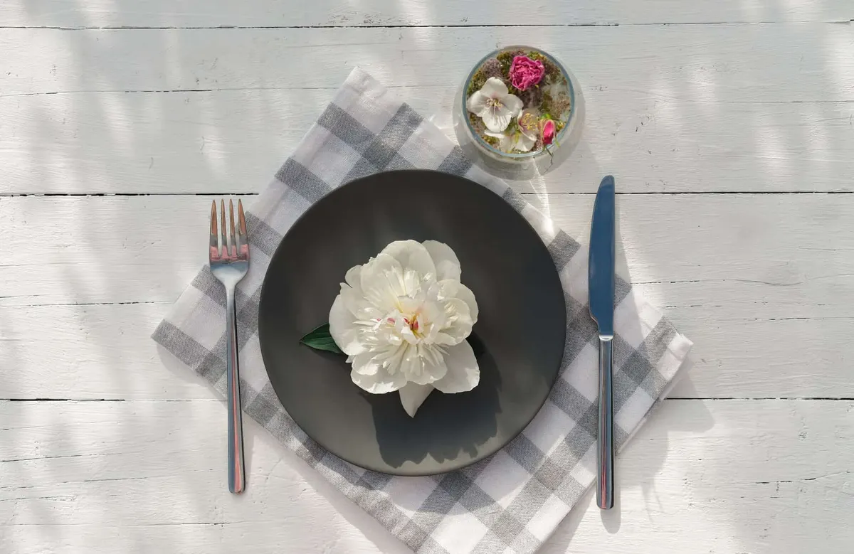 What Dishes to Serve with your Floral Cocktails