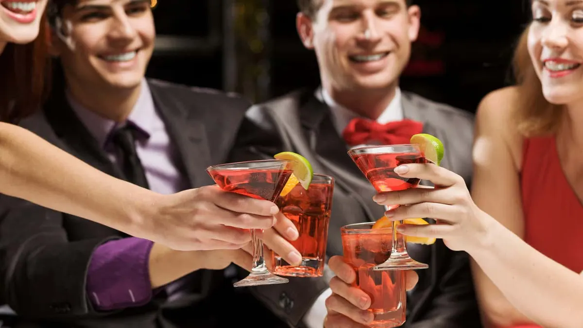 Choosing a Start Time for Your Cocktail Party