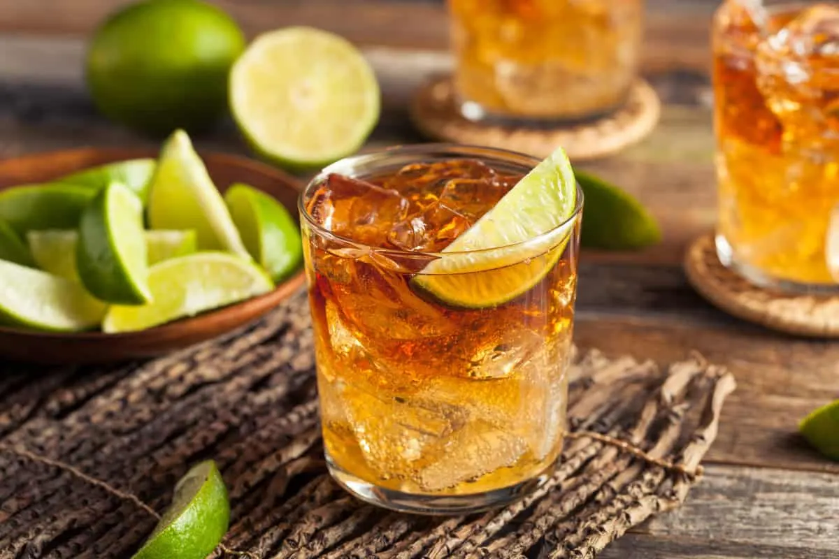 10 Refreshing Keto Rum Drinks