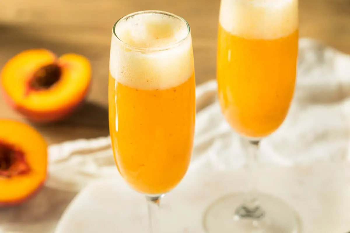 peach moonshine cocktails