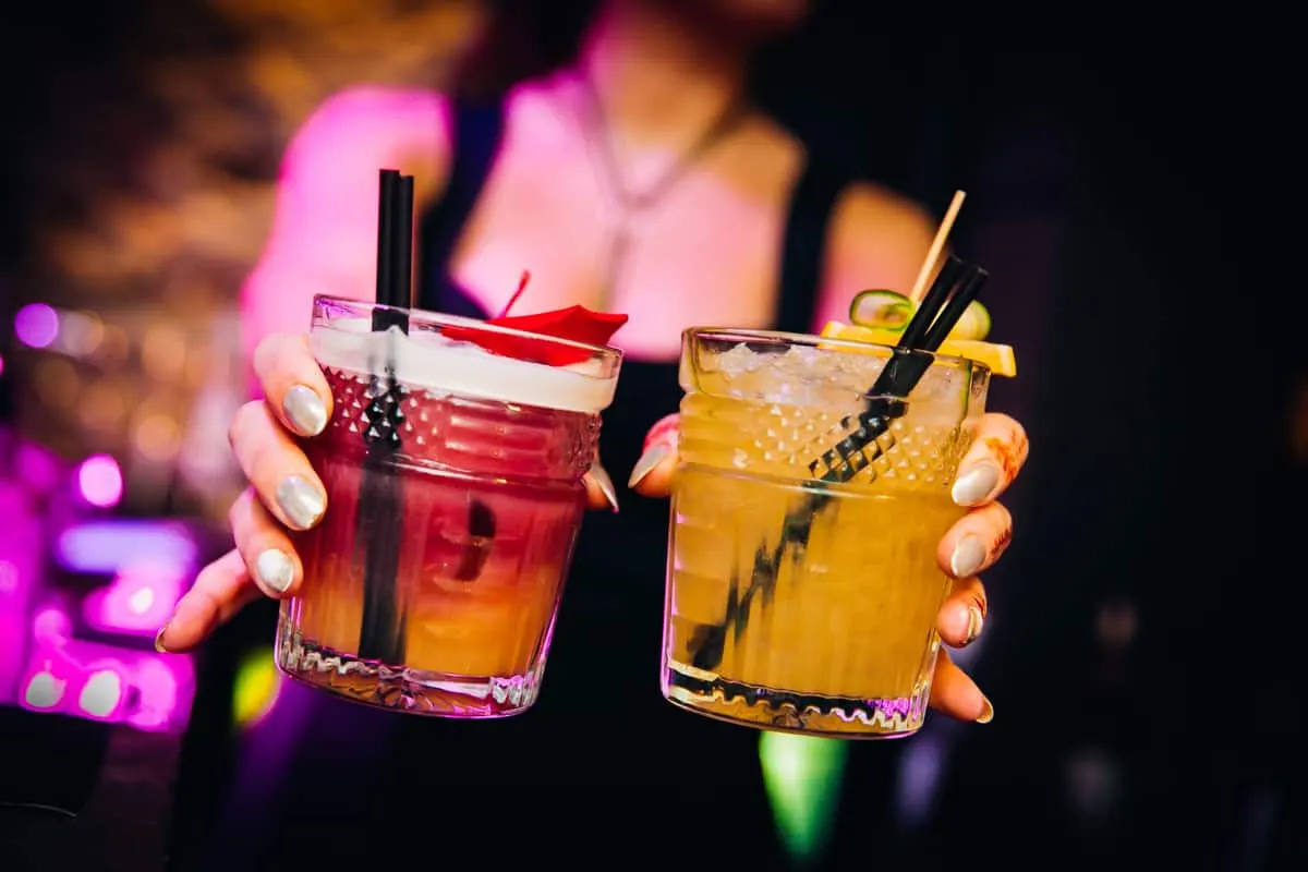 What to Bring to a Cocktail Party?