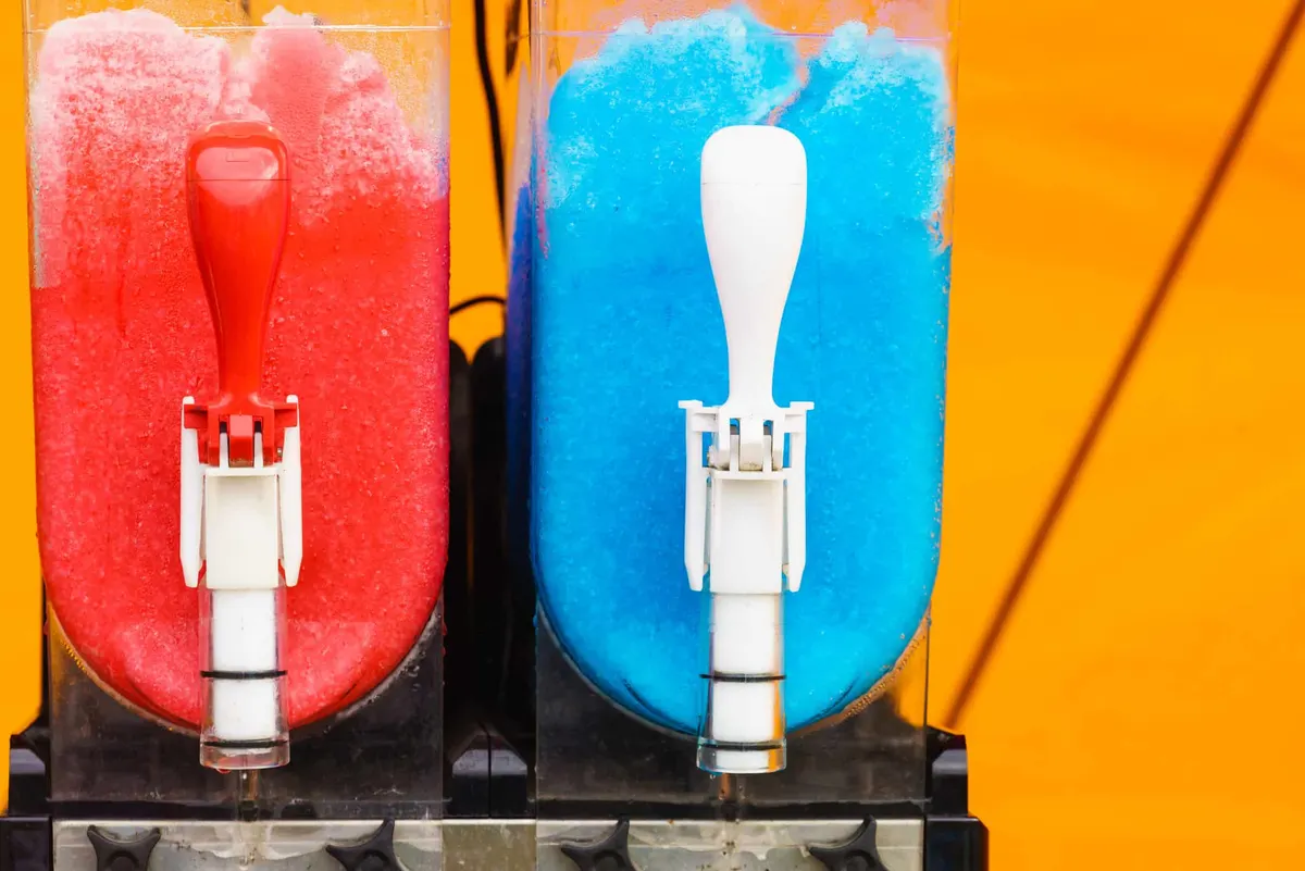 How do frozen drink machines work